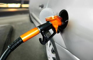 汽车油箱加满后加多少(汽车油箱加满后，还需加多少油量才合适？