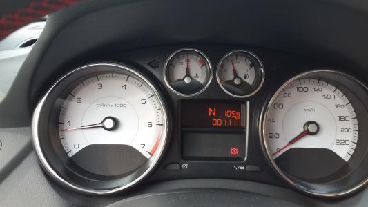 汽车水温多少正常值是(汽车水温正常值解析)