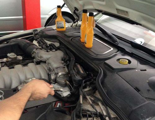 汽车裂痕多少公里换机油(汽车保养与维护,裂痕与机油更换的双重考量)