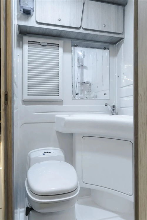 汽车自动升级窗帘多少钱(汽车自动升级窗帘的价格分析)