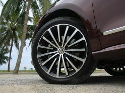 汽车大灯和轮毂多少钱(汽车大灯与轮毂的价格解析) 汽车大灯和轮毂多少钱(汽车大灯与轮毂的价格解析)