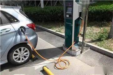 汽车停车后用电是多少瓦(汽车停车后用电量解析，以瓦为单位的电力消耗)