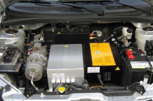 汽车多少钱换电池合适(汽车电池更换时机，何时换电池最合适？