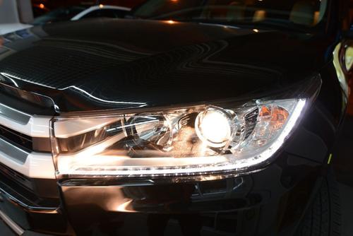汽车大灯自动升级多少钱(汽车大灯自动升级，价格与价值共舞的智慧之选)