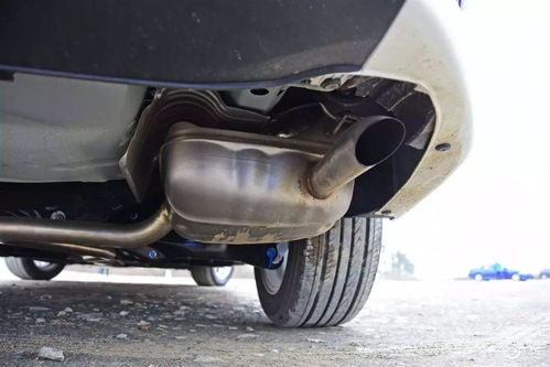 汽车排气管多少公里穿孔(汽车排气管穿孔的里程数解析)