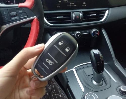 汽车配电子钥匙多少钱(汽车配电子钥匙的价格因素与价值探讨)