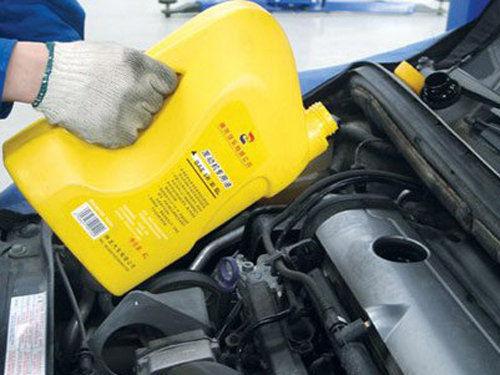 小汽车多少个月换机油(小汽车保养秘籍，机油更换周期揭秘)