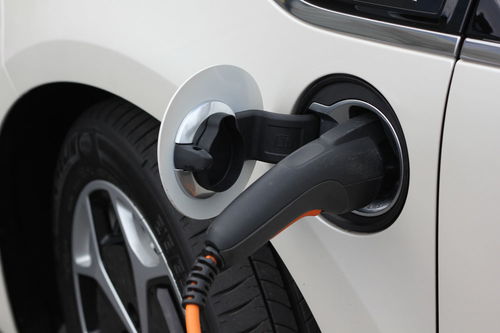 汽车少开加油加多少合适(汽车少开，加油加多少才合适？