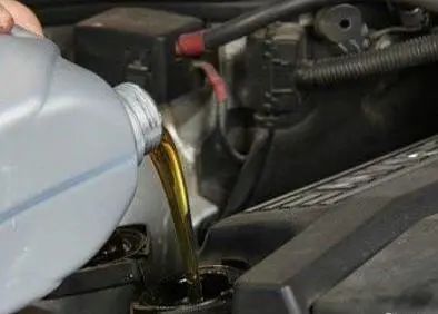 蒸汽车跑多少公里换机油(蒸汽车保养之道，机油更换里程数解析)