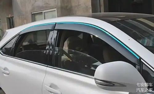 汽车窗户最低多少合适(汽车窗户高度，如何选择合适的最低高度？