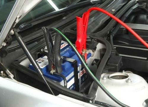 汽车电瓶哪里看多少安(汽车电瓶的安数如何查看)