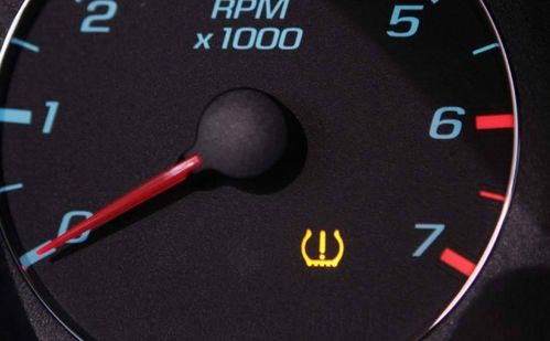 汽车多少公里要换车标(汽车行驶里程与车标更换的探讨)