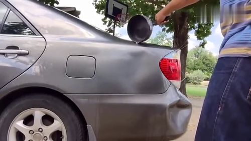 汽车碰到凹陷多少钱(汽车遭遇碰撞后的凹陷修复费用解析)