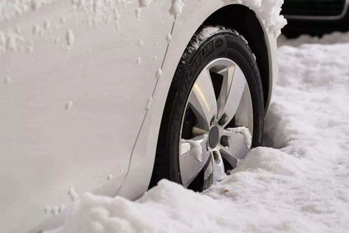 汽车下雪胎压多少(汽车雪天行驶，胎压如何调整？