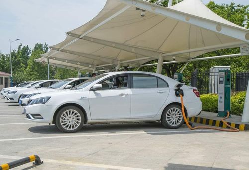 汽车跑高速续航多少合适(汽车跑高速续航多少合适？