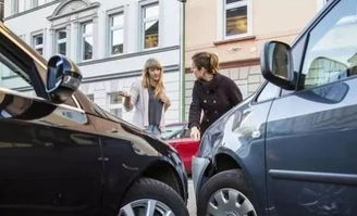 汽车破皮赔多少钱(汽车破皮赔多少钱？一文解析汽车划痕赔偿方案)