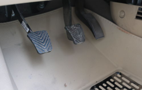 汽车油门大小是多少公里(汽车油门大小与速度关系探讨)