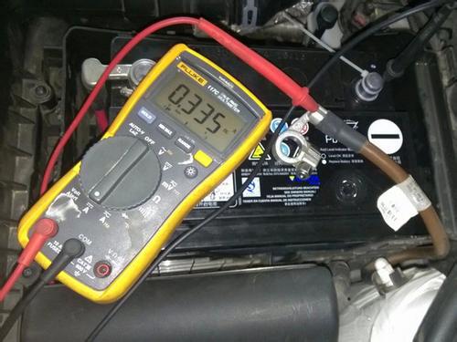 汽车电瓶点火多少次(汽车电瓶点火次数探究)