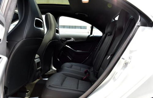 汽车后排灯光线多少合适(汽车后排灯光线，如何选择合适的亮度)