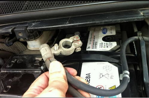 汽车电瓶满电多少伏要(汽车电瓶满电电压标准解析)