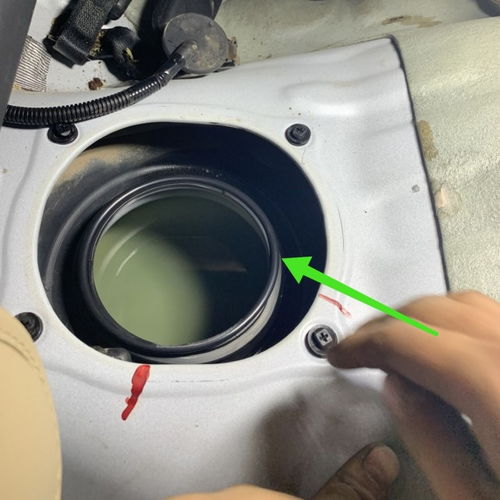 汽车油箱多少公里换油封(汽车油箱油封的更换里程与维护重要性)