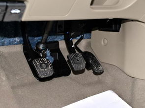 汽车刹车踩多少合适图片(汽车刹车踩多少合适—以图片解析安全驾驶的奥秘)