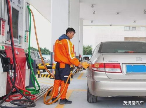汽车加油等多少油再加(汽车加油，何时再次加油？以等多少油再加为指导)