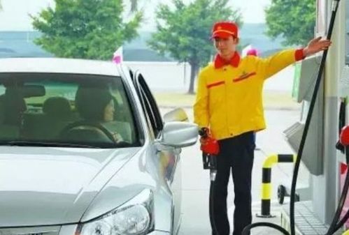 汽车加油等多少油再加(汽车加油，何时再次加油？以等多少油再加为指导)