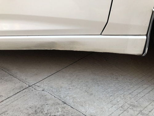 汽车补划痕多少钱(汽车补划痕费用解析)