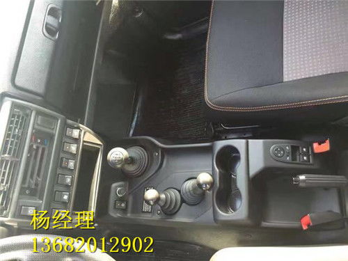 汽车尾灯多少瓦(汽车尾灯瓦数解析，安全与效能的平衡)