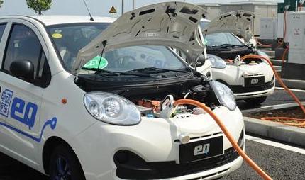 电动汽车加油电压多少(电动汽车的加油电压揭秘)