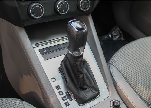 手动汽车比自动便宜多少(手动汽车与自动汽车的价格差异分析)