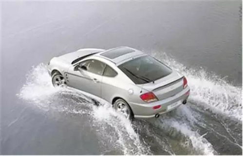 小汽车能装多少水量(小汽车载水能力探秘)