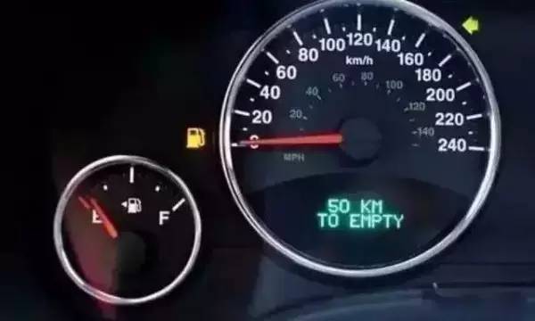 汽车油表多少转最好(汽车油表读数，何时加油最合适—关于汽车油表多少转最好的探讨)