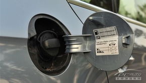 如何测量汽车油箱多少升(如何精确测量汽车油箱的容量（升）