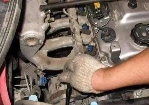 汽车的气门间隙调节多少(汽车气门间隙调节的合理范围与重要性) 汽车的气门间隙调节多少(汽车气门间隙调节的合理范围与重要性)