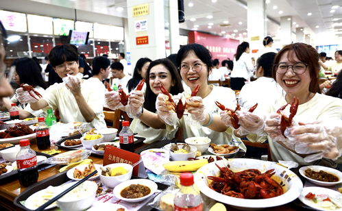 澳门人品尝湖北美食，探索澳门餐桌上的湖北味道