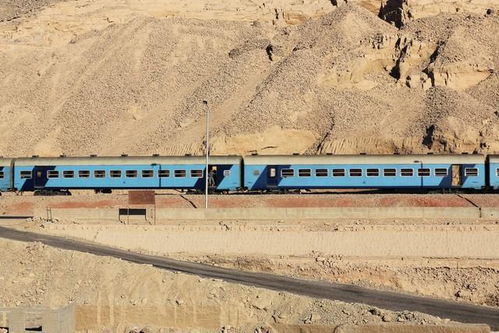 湖北至新疆旅游火车专列启程，武汉至新疆畅游之旅