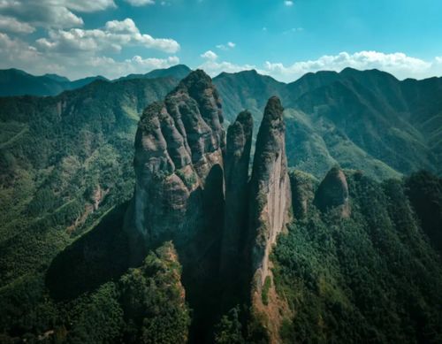 湖北旅游胜地探秘，精彩景点一览无余