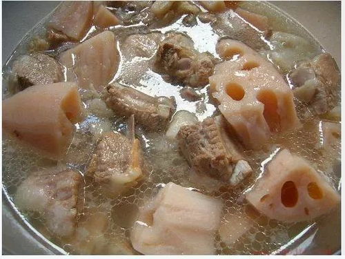 湖北美食莲藕排骨汤制作指南，美味秘诀大揭秘！