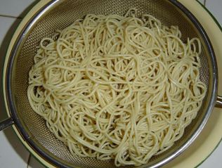 湖北美食热干面与锅盔的制作秘诀