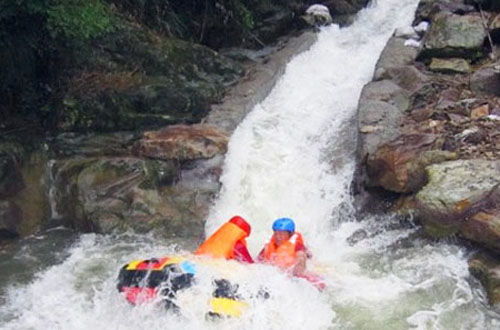 湖北漂流攻略与美食做法探索，最佳漂流地点及地道美食体验