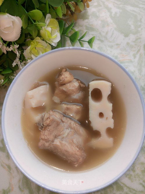 湖北美食莲藕排骨汤制作教程，湖北菜经典莲藕排骨汤视频分享