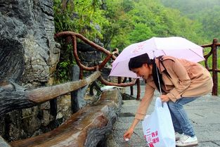 湖北恩施旅游吸引美女游客探访胜地