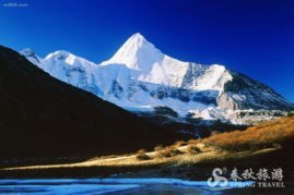 稻城亚丁与湖北旅游报价大揭秘，精选旅游价格推荐