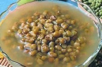 湖北美食绿豆皮怎么做,湖北美食绿豆皮怎么做的