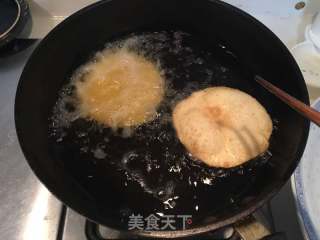 湖北美食炸油饼攻略，武汉炸油饼做法揭秘与窍门分享