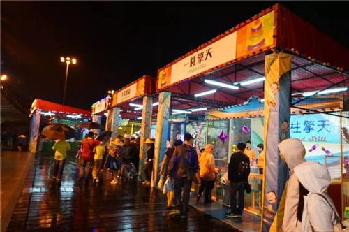 湖北美食街摆摊实况，摆摊费用揭秘的视频