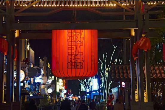 汉江路美食街探秘，湖北美食图片与步行街攻略