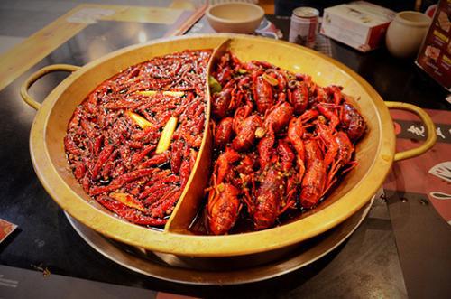 湖北虾火锅盛宴，探索湖北美食的火锅之旅